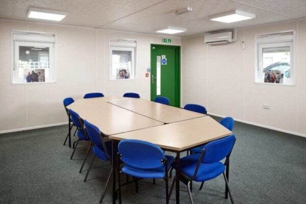 006-modular-building-meeting-room-960x640-1-800x533-1.jpg (3 Bay) Compliant Modular Building