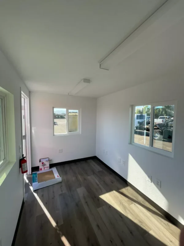 20-foot-office-in-refurbished-shipping-container18-800x1067-1.webp 20 foot office in refurbished shipping container