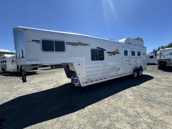 2007-platinum-coach-8310-lq-3-horse.jpg 2007 Platinum Coach 8310 LQ 3 Horse