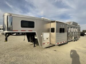 2014 Logan Coach RAZ4GNHDLQ 40′ 4 horse Razor GN Horse Trailer**WITH WALK IN CLOSET