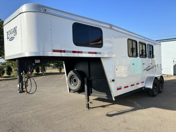 2022-logan-coach-crossfire-3-horse-gooseneck.jpg 2022 Logan Coach Crossfire 3 Horse Gooseneck